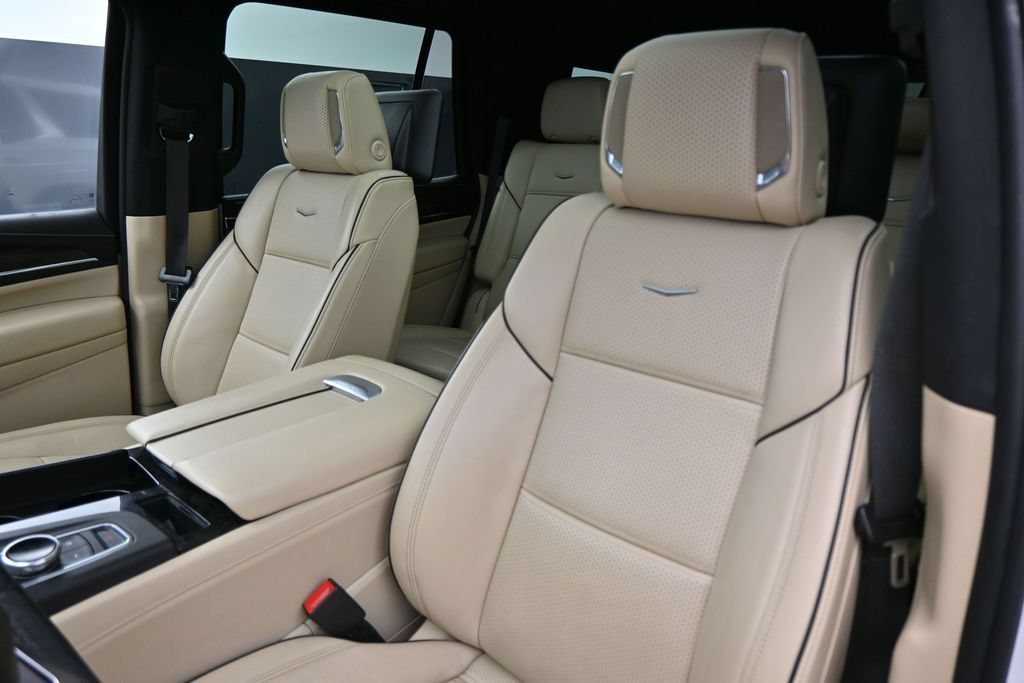 Used 2023 Cadillac Escalade Premium Luxury AWD/4WD image 14