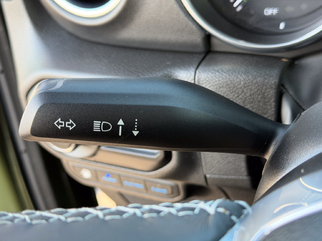 Used 2022 Jeep Wrangler Unlimited Sahara AWD/4WD image 35