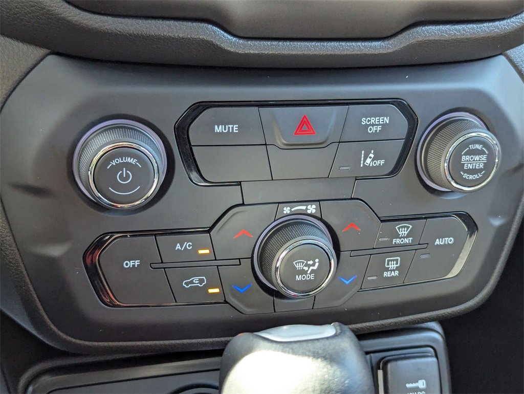 Used 2022 Jeep Renegade Trailhawk image 20