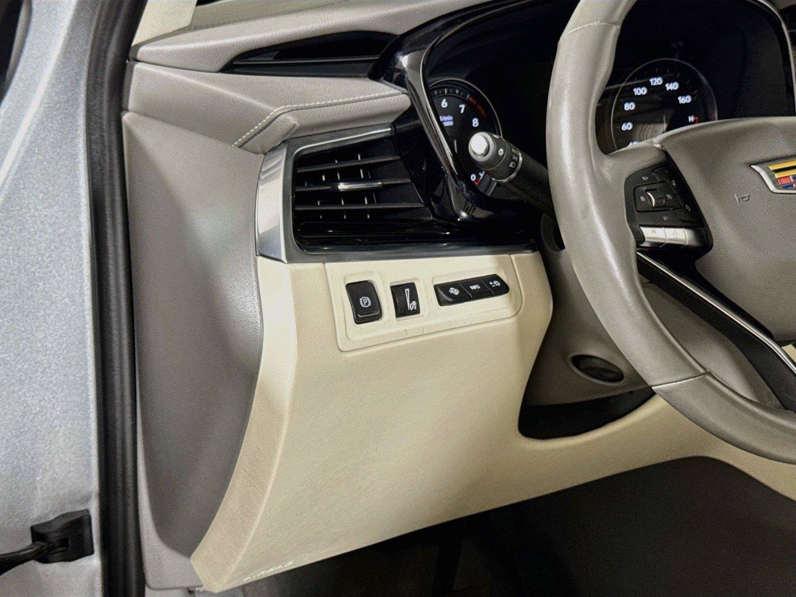 Used 2024 Cadillac XT6 Premium Luxury w/ Technology Package FWD image 8