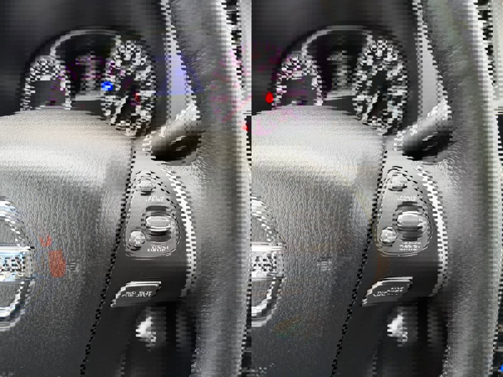 Used 2019 Nissan Pathfinder SV w/ SV Tech Package AWD/4WD image 27