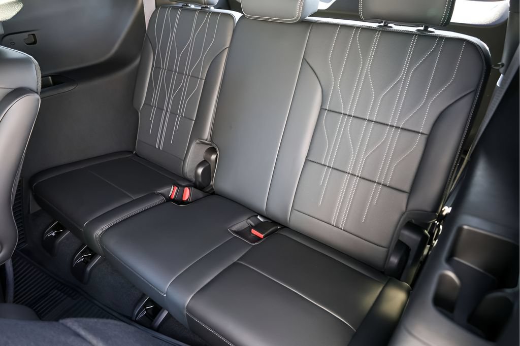 Used 2025 Buick Enclave Avenir w/ Super Cruise Package FWD image 28