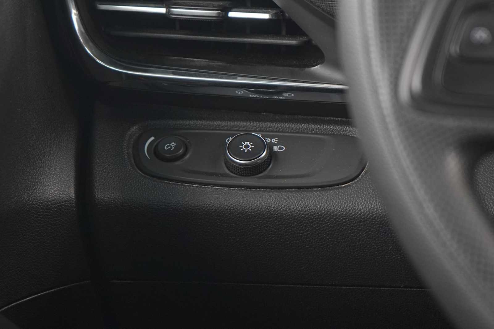 Used 2025 Buick Envista Preferred FWD image 23