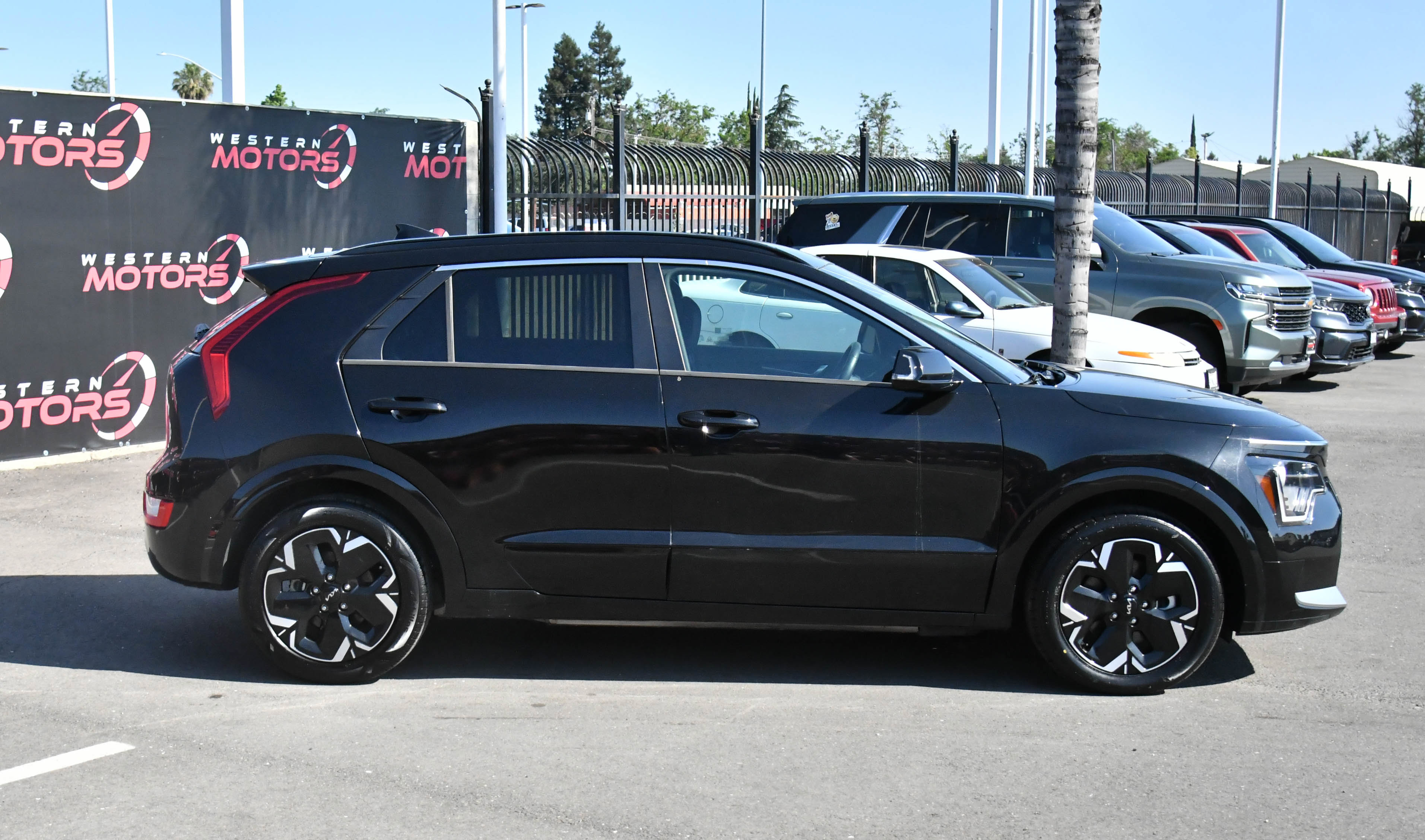 Used 2023 Kia Niro Wind FWD image 9