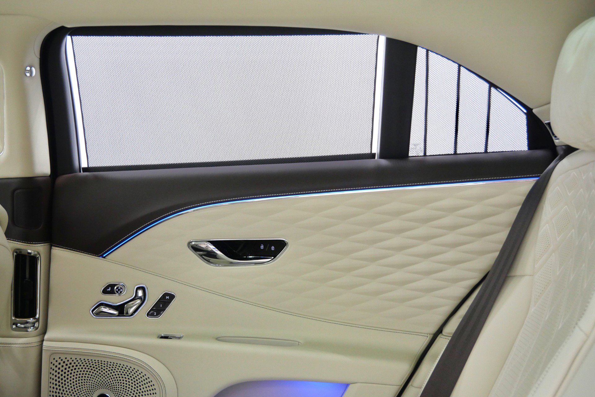 Used 2022 Bentley Flying Spur Plug-In Hybrid image 37