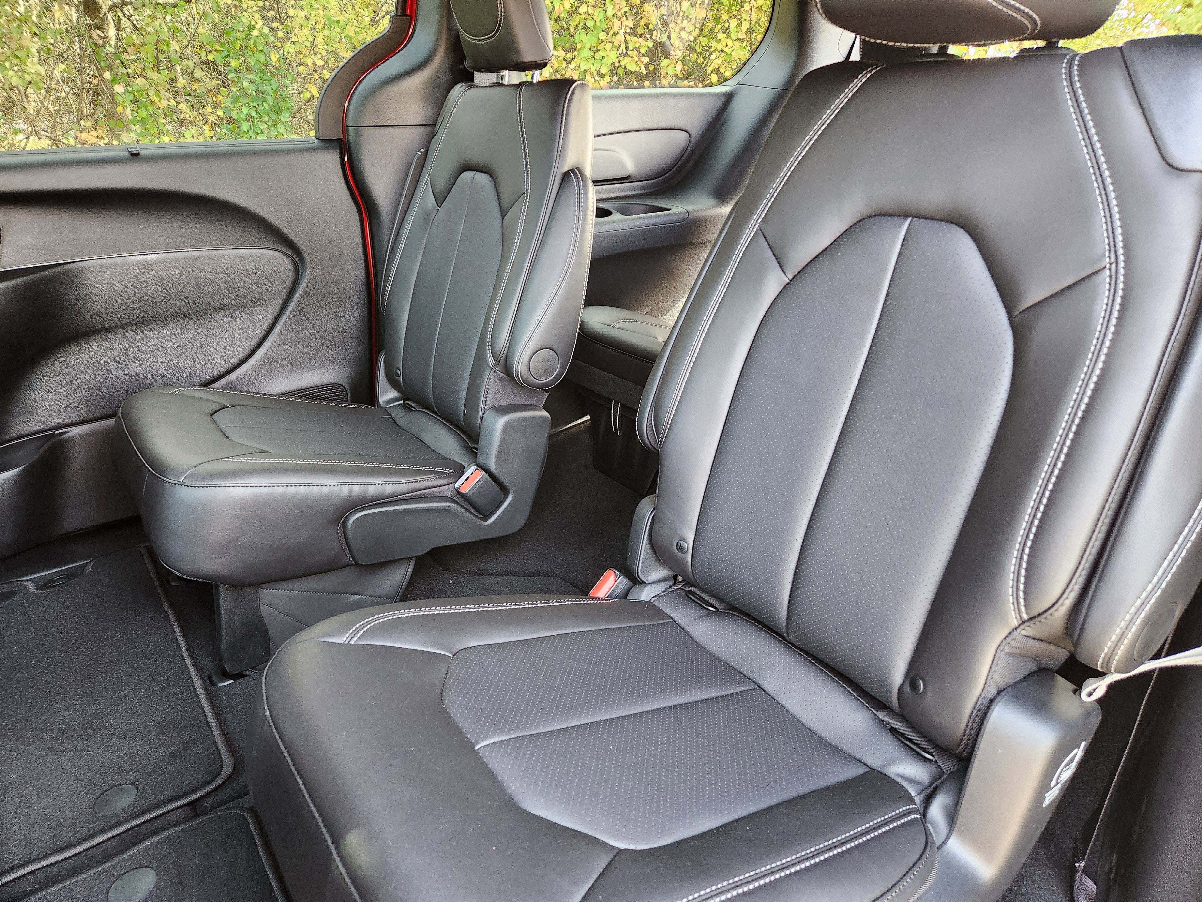 New 2026 Chrysler Pacifica Select FWD image 27