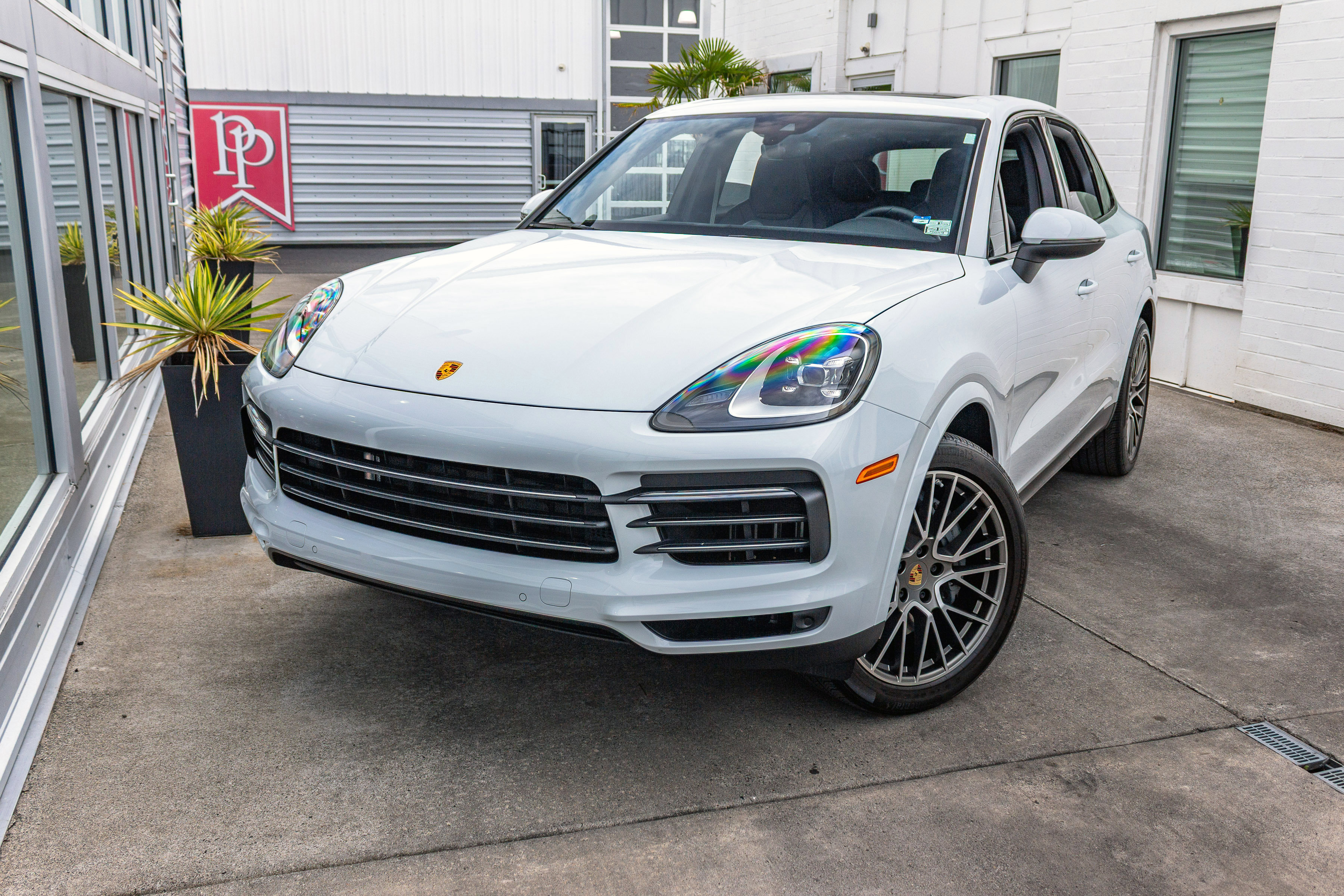 Used 2022 Porsche Cayenne S Platinum image 3