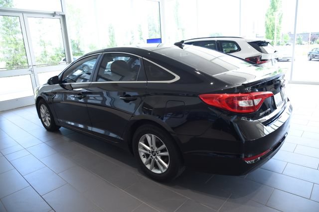 Used 2017 Hyundai Sonata SE FWD image 2