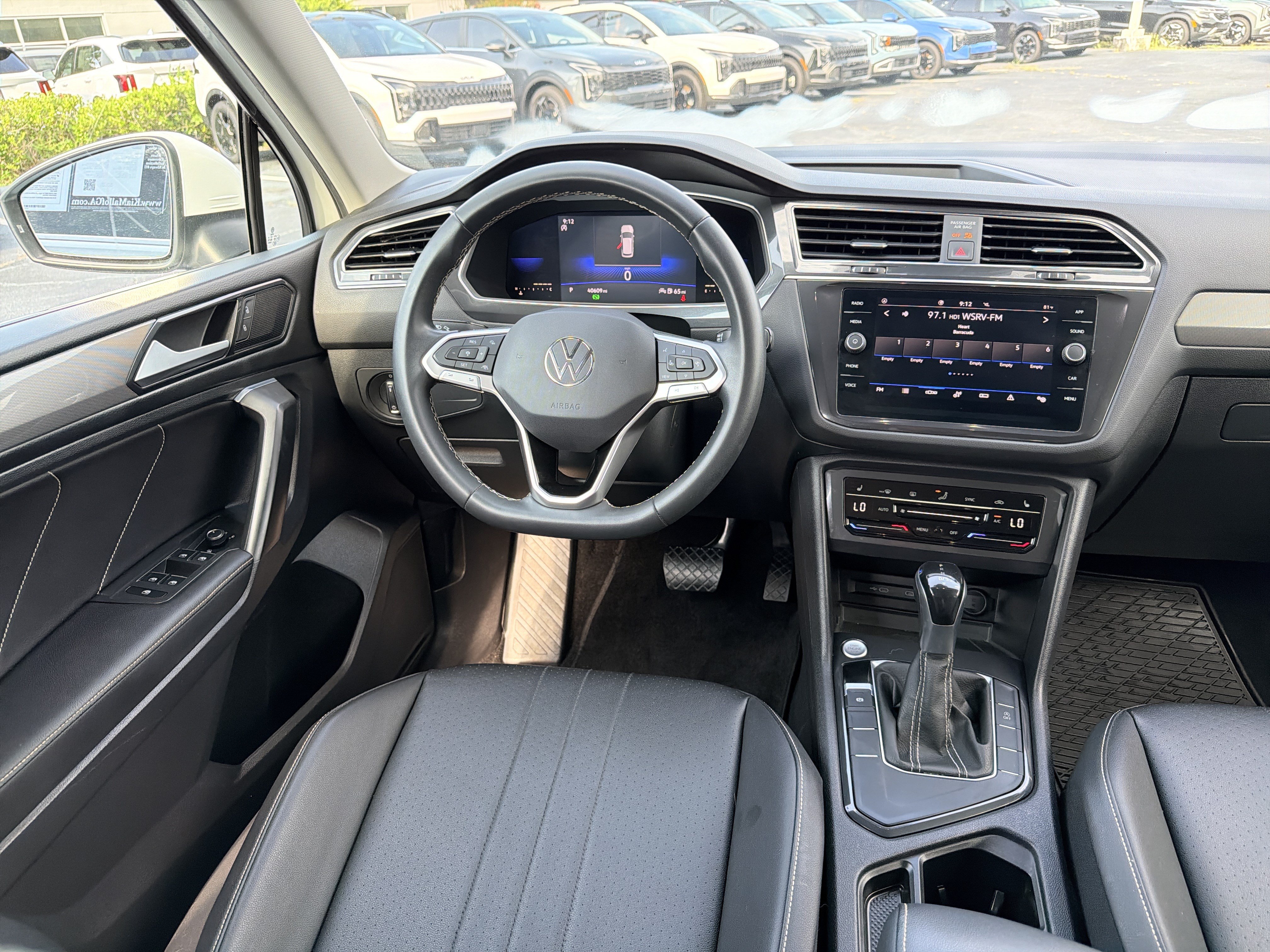 Used 2022 Volkswagen Tiguan SE FWD image 3