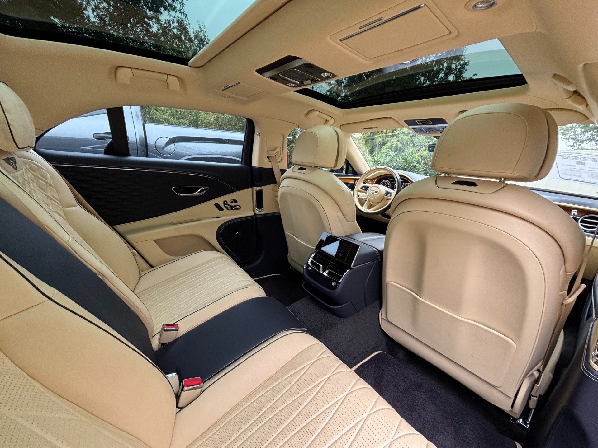 Used 2021 Bentley Flying Spur V8 AWD/4WD image 22