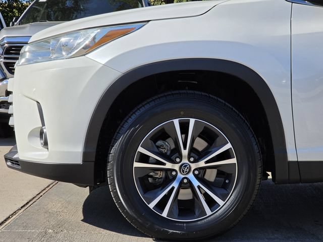 Used 2019 Toyota Highlander Plus FWD image 7