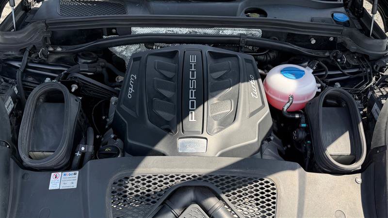 Used 2018 Porsche Macan Turbo AWD/4WD image 51