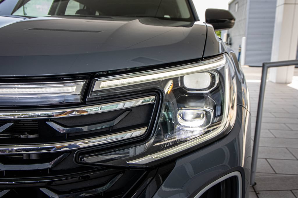 Certified 2024 Volkswagen Atlas Peak Edition SEL AWD/4WD image 7