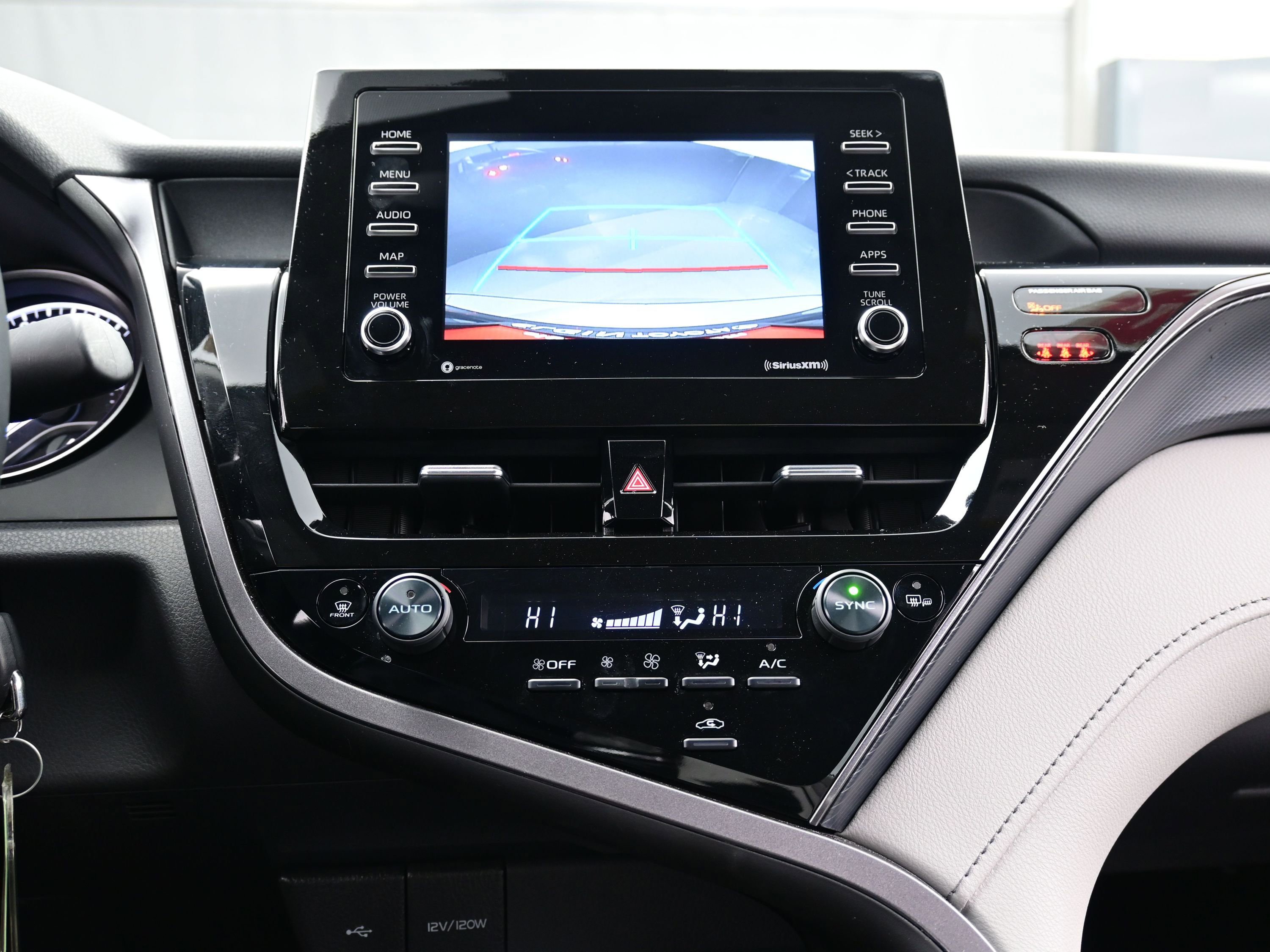 Used 2024 Toyota Camry SE image 19