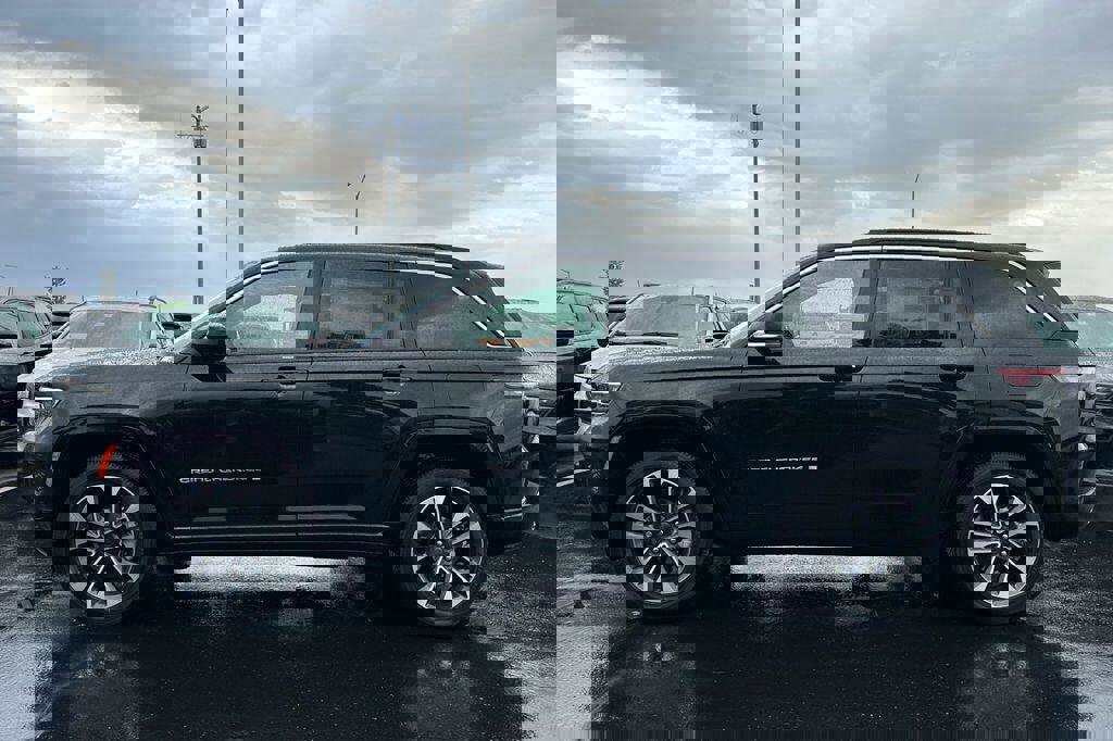 New 2025 Jeep Grand Cherokee Overland w/ Adv Protech Group III image 7