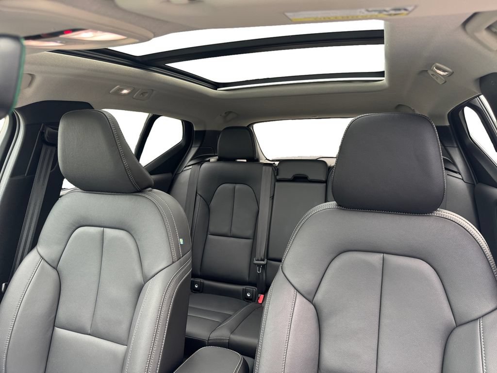 Certified 2026 Volvo XC40 B5 Plus AWD/4WD image 25
