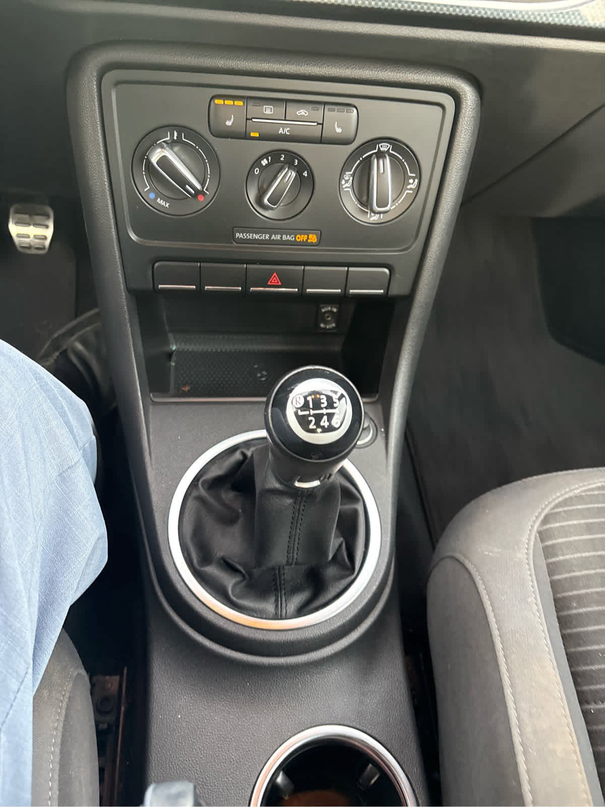 Used 2013 Volkswagen Beetle 2.0T FWD image 9