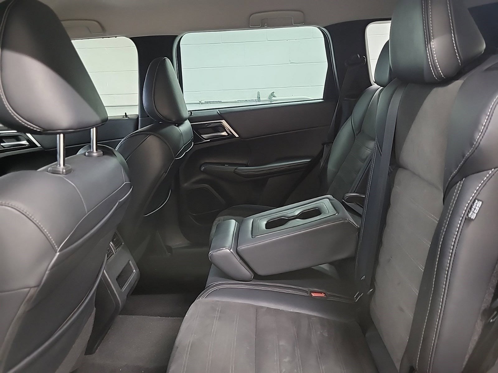 Used 2023 Mitsubishi Outlander SE Black Edition image 13