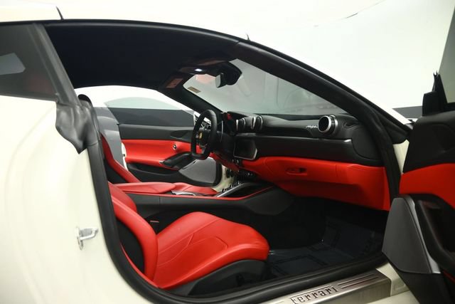 Used 2020 Ferrari Portofino RWD image 55