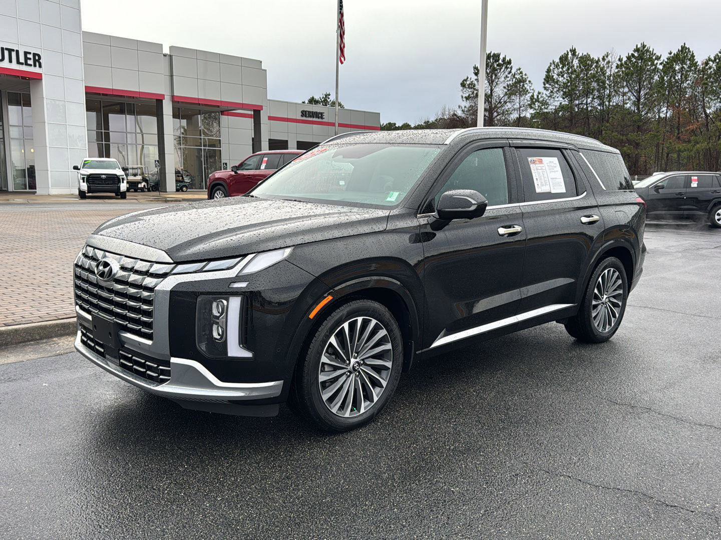 Used 2024 Hyundai Palisade Calligraphy image 2