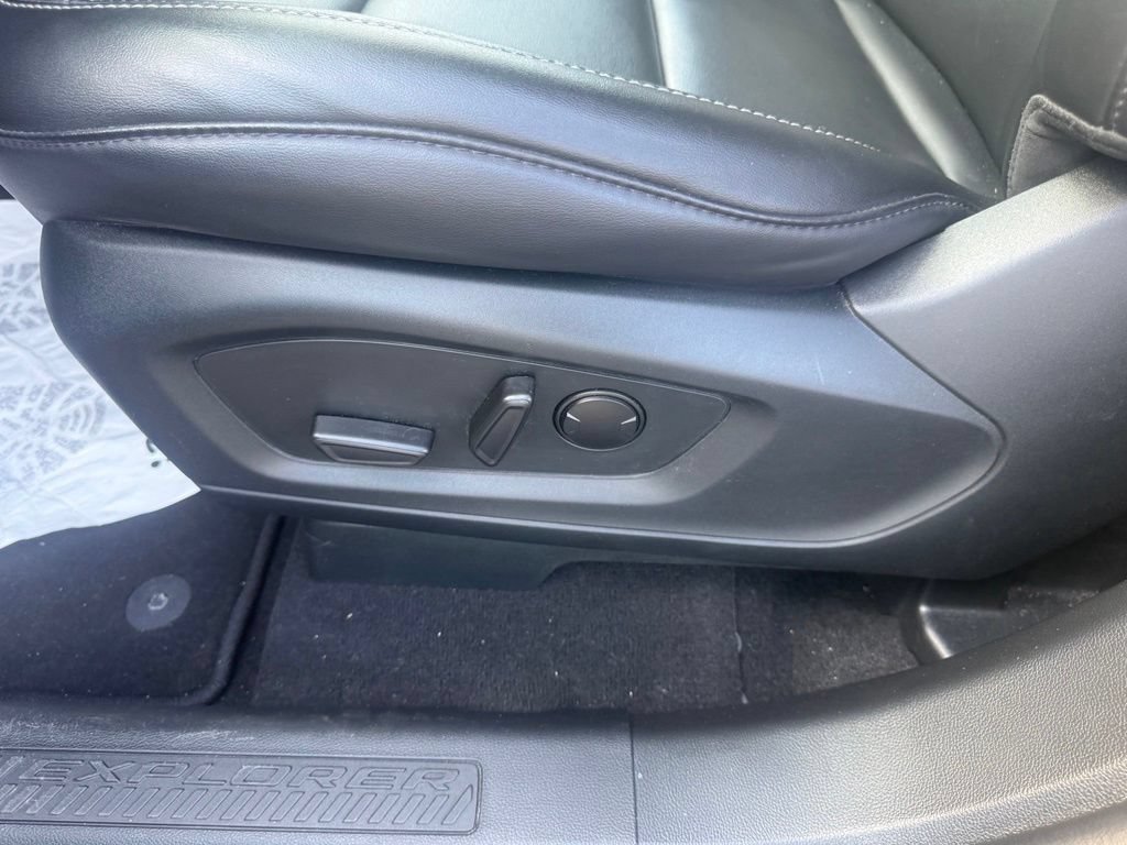 Used 2024 Ford Explorer XLT w/ Equipment Group 202A AWD/4WD image 13