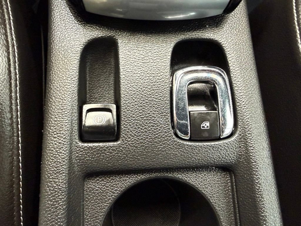 Used 2016 Buick Cascada FWD image 31