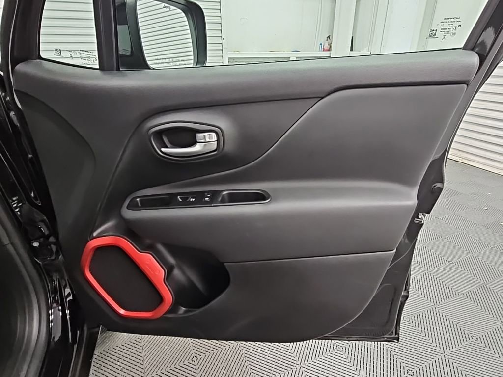 Used 2023 Jeep Renegade Trailhawk w/ Trailhawk Elite Group image 39