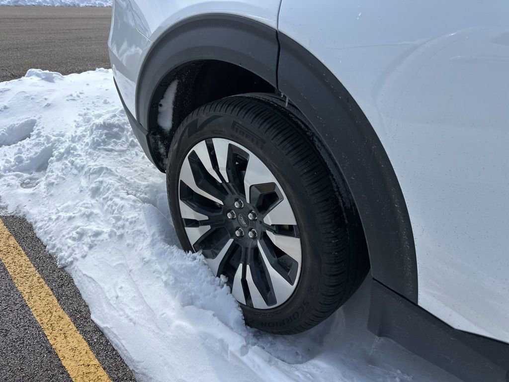 Used 2025 Ford Explorer Platinum w/ Ultimate Package image 9