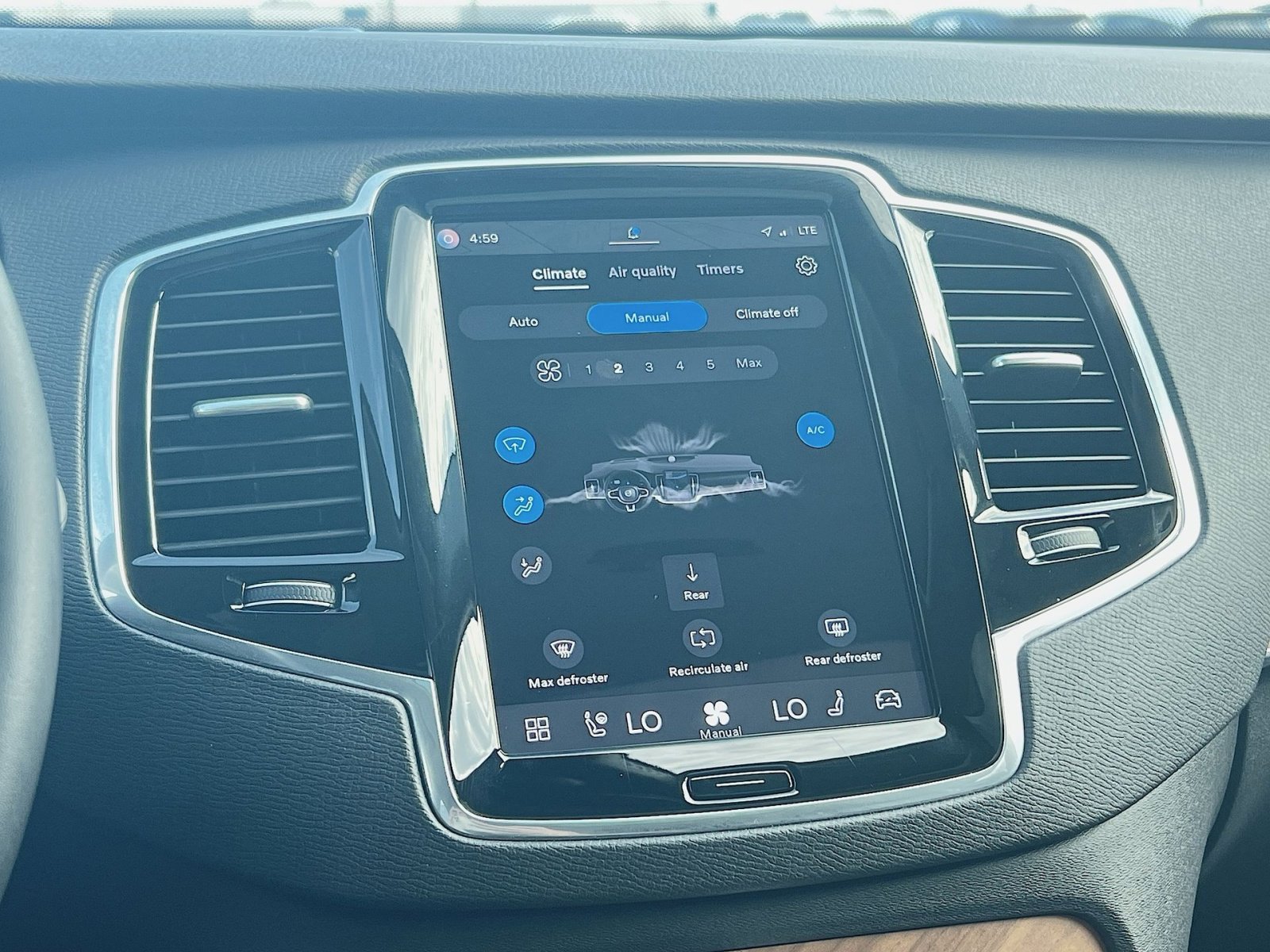 Certified 2025 Volvo XC90 B6 Plus image 21