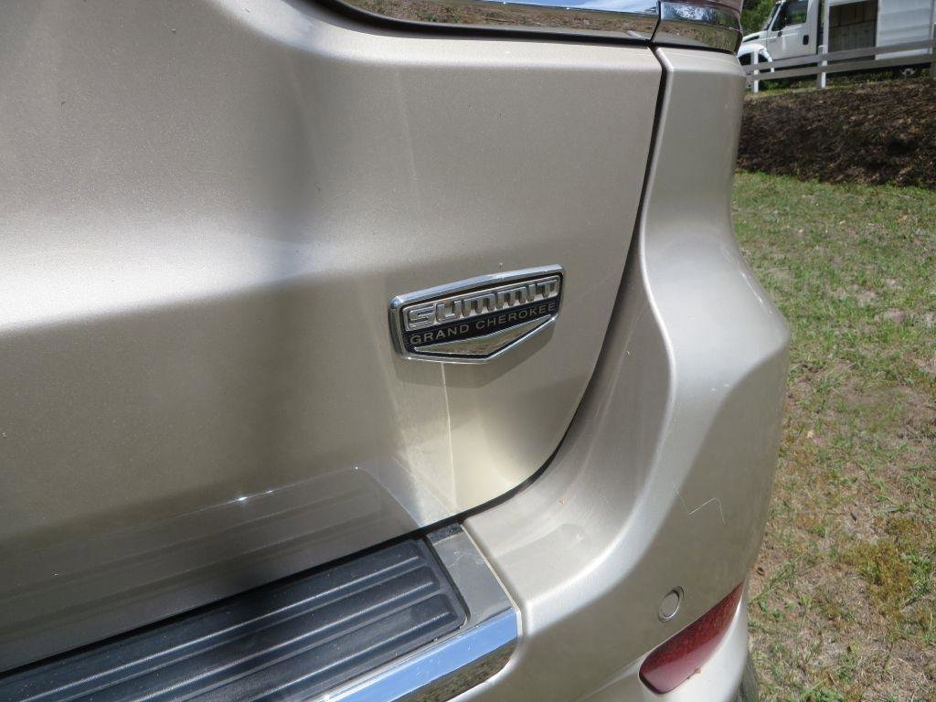 Used 2014 Jeep Grand Cherokee Summit AWD/4WD image 9