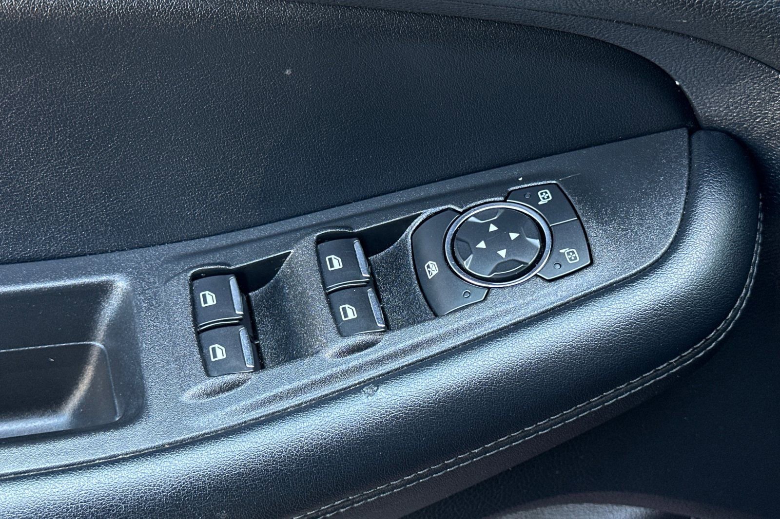 Used 2022 Ford Edge SEL w/ Convenience Package image 12