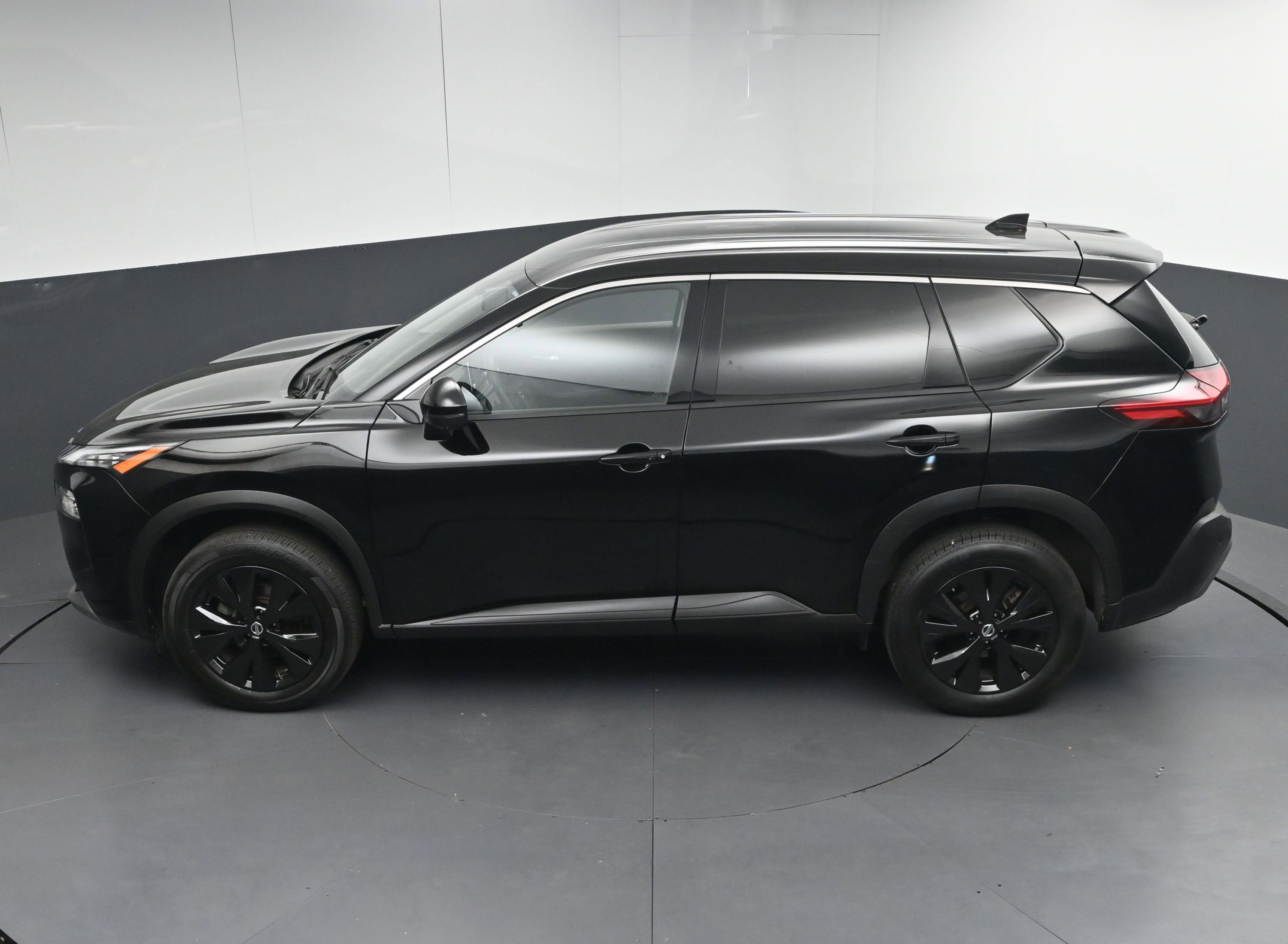 Used 2021 Nissan Rogue SV image 38