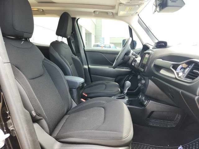 Used 2023 Jeep Renegade Altitude w/ Sun/Sound Group AWD/4WD image 17
