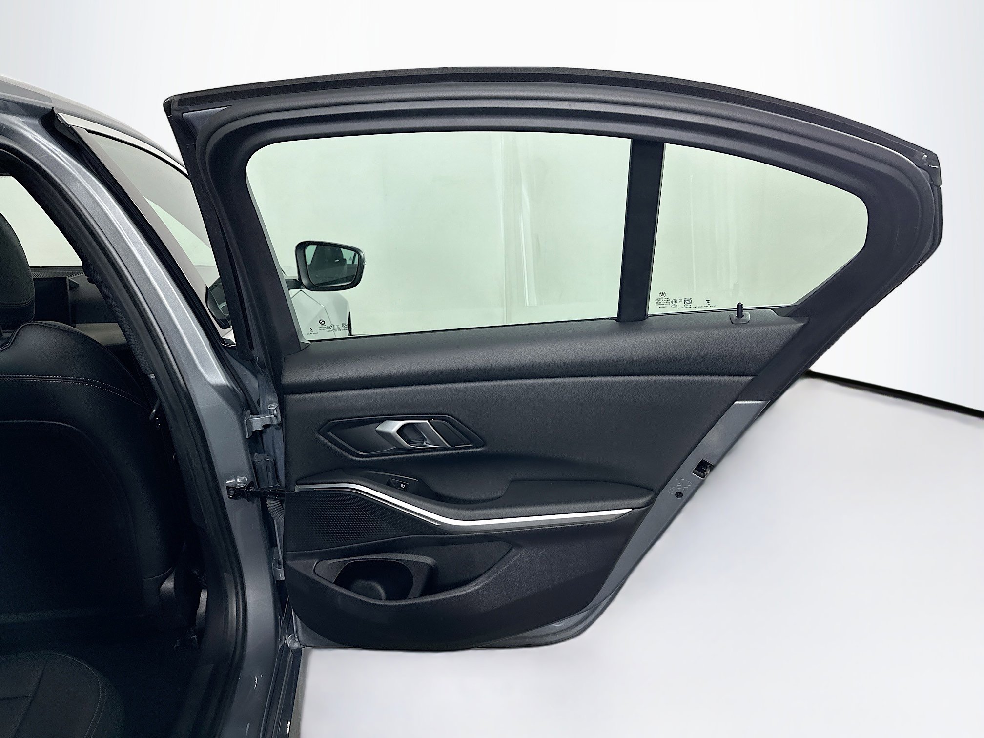 Used 2025 BMW 330i Sedan image 31