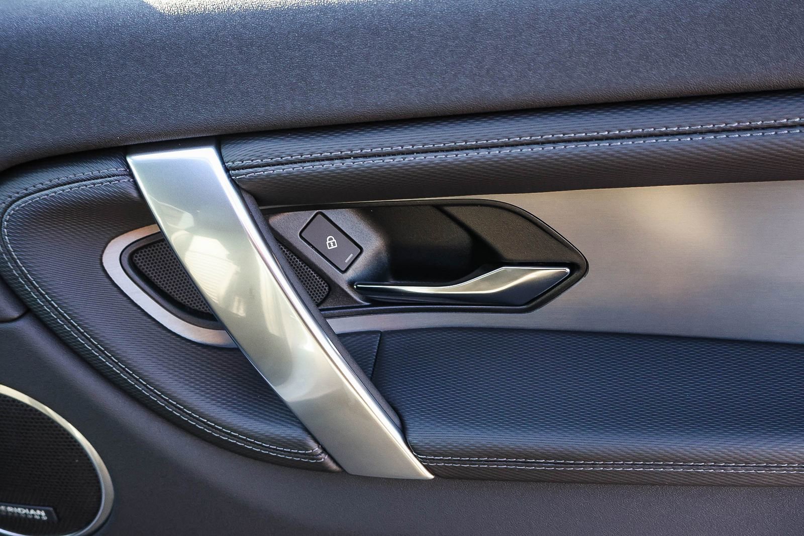 New 2025 Land Rover Discovery Sport Dynamic SE image 19