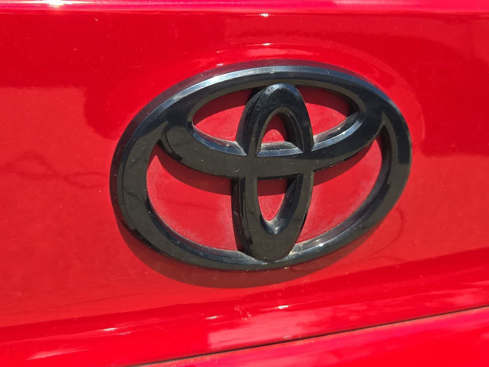 Used 2025 Toyota Camry SE w/ Convenience Package FWD image 12