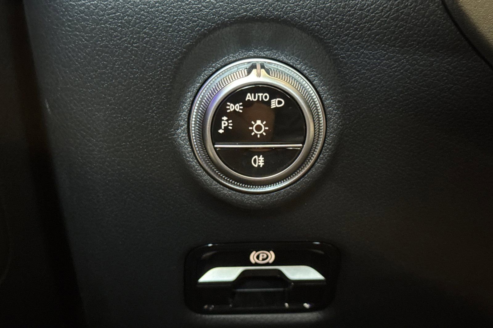 New 2025 Mercedes-Benz C 300 4MATIC Sedan image 33