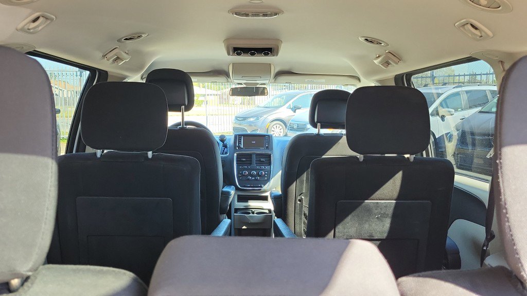 Used 2018 Dodge Grand Caravan SE image 12