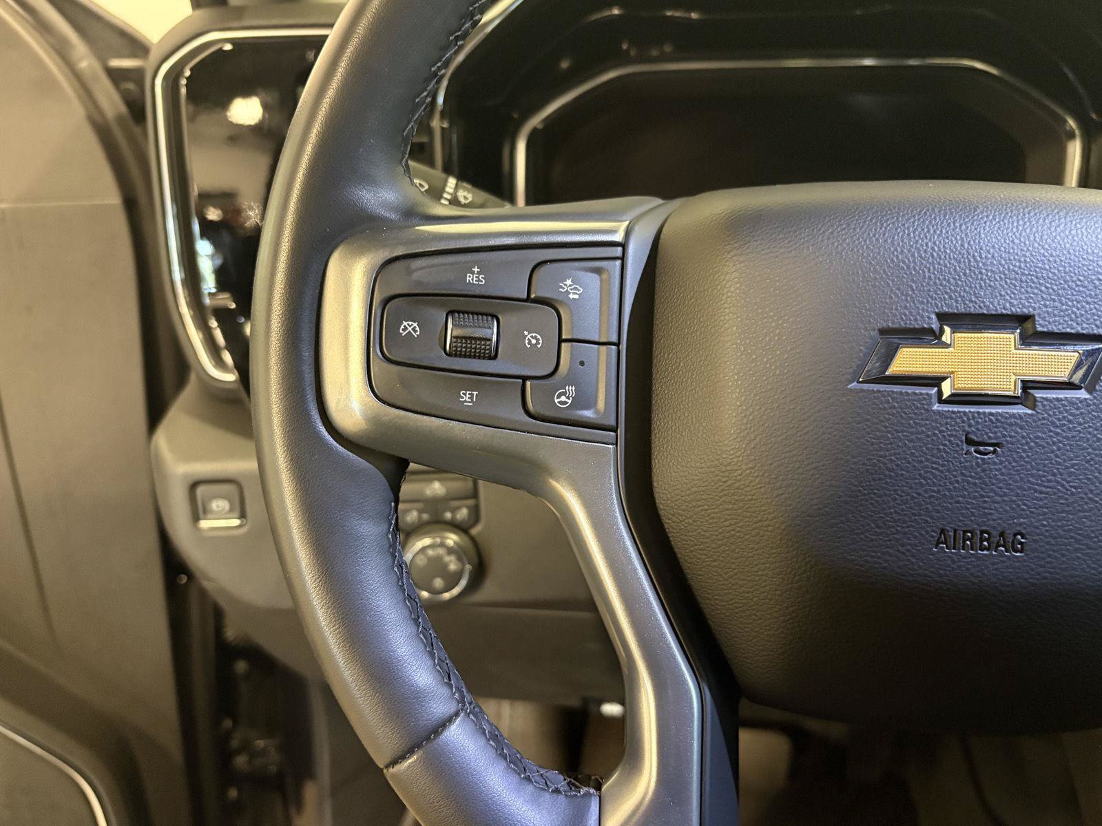 Used 2023 Chevrolet Silverado 1500 LT w/ Z71 Off-Road Package AWD/4WD image 21