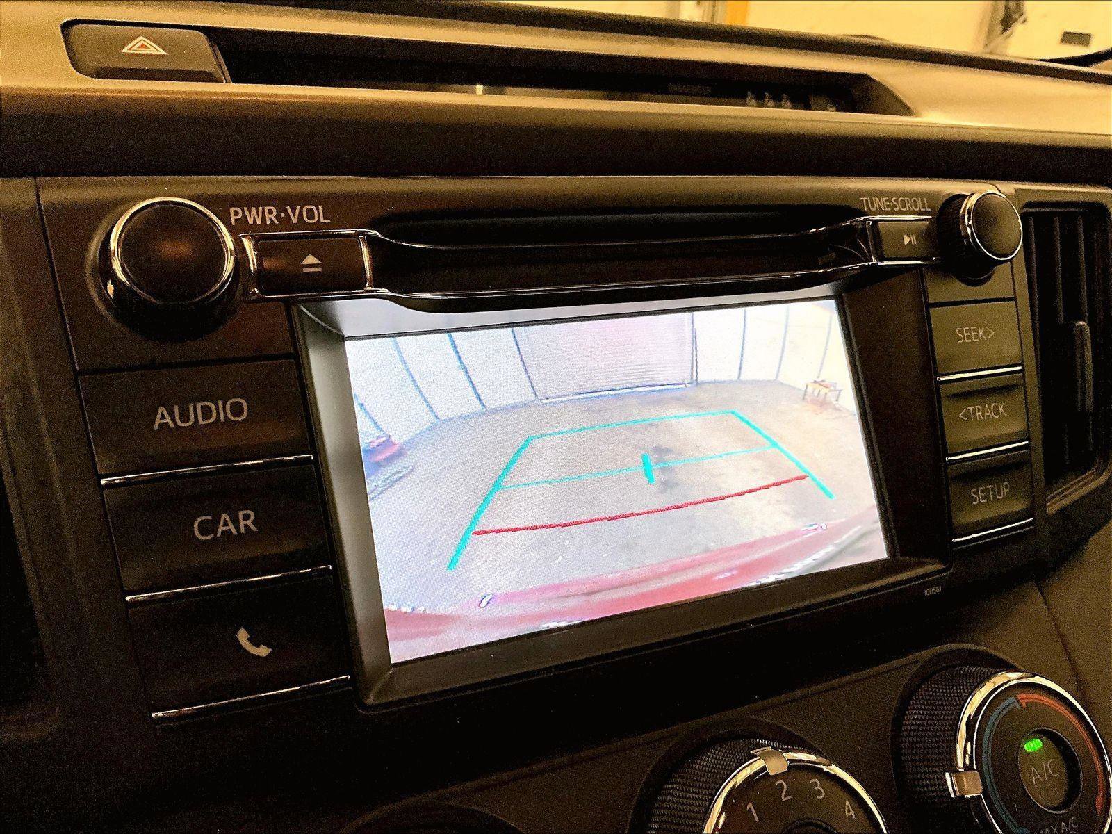 Used 2018 Toyota RAV4 LE FWD image 20