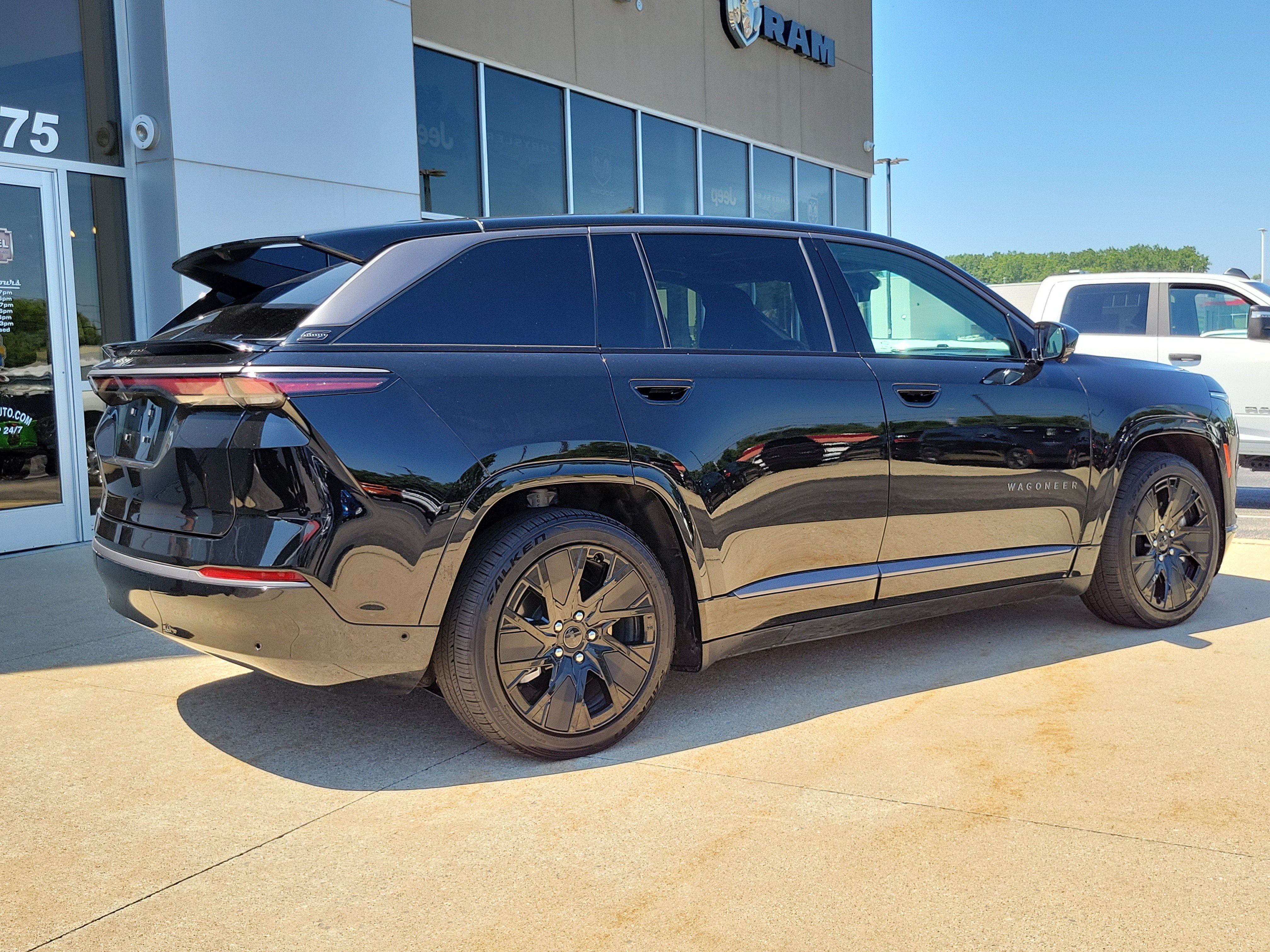 Used 2025 Jeep Wagoneer S Launch Edition AWD/4WD image 4