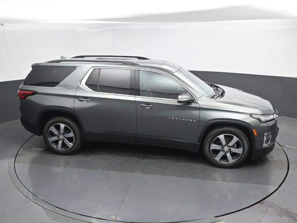 Used 2022 Chevrolet Traverse LT w/ LT Premium Package AWD/4WD image 33