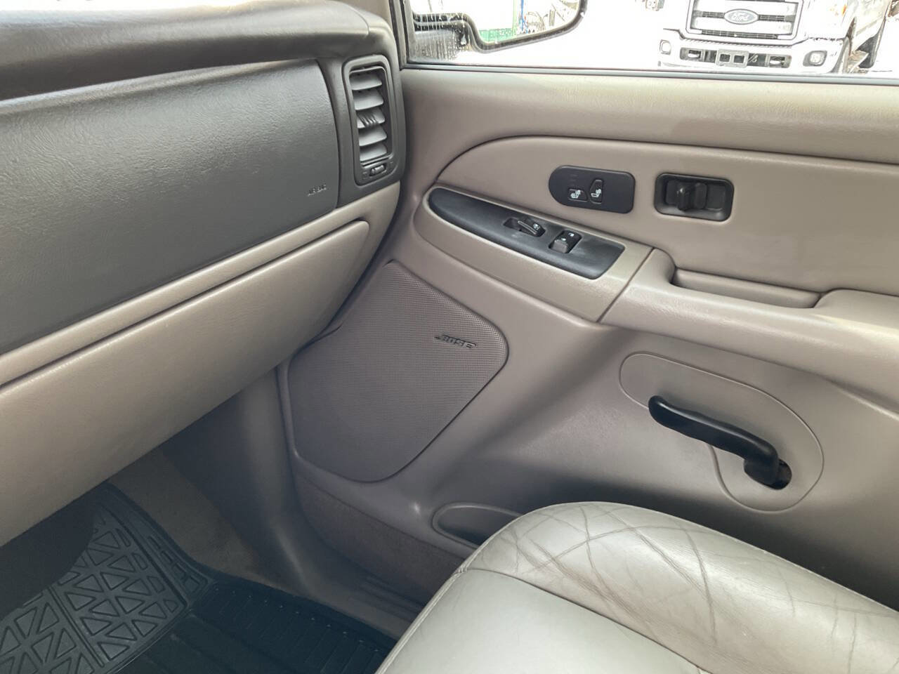 Used 2005 Chevrolet Suburban Z71 w/ Preferred Equipment Group image 14