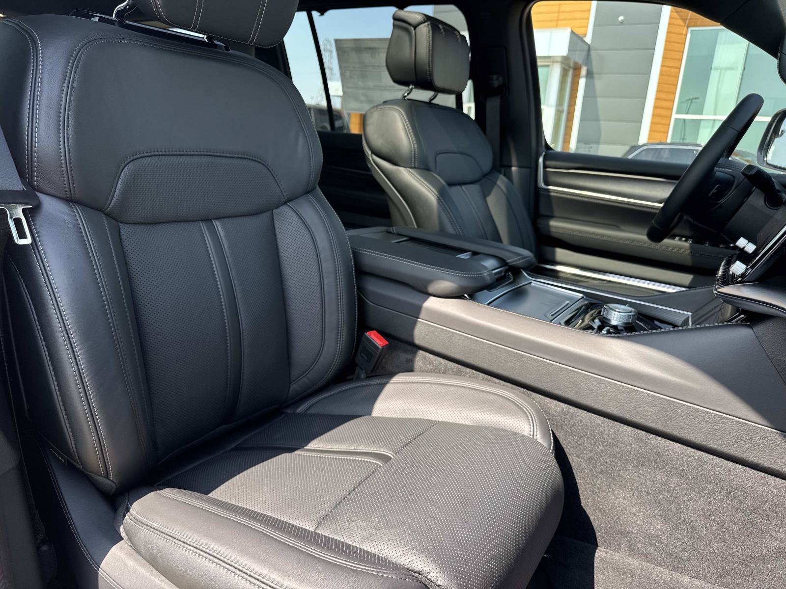 New 2026 Jeep Grand Wagoneer Summit w/ Premium Group III AWD/4WD image 13
