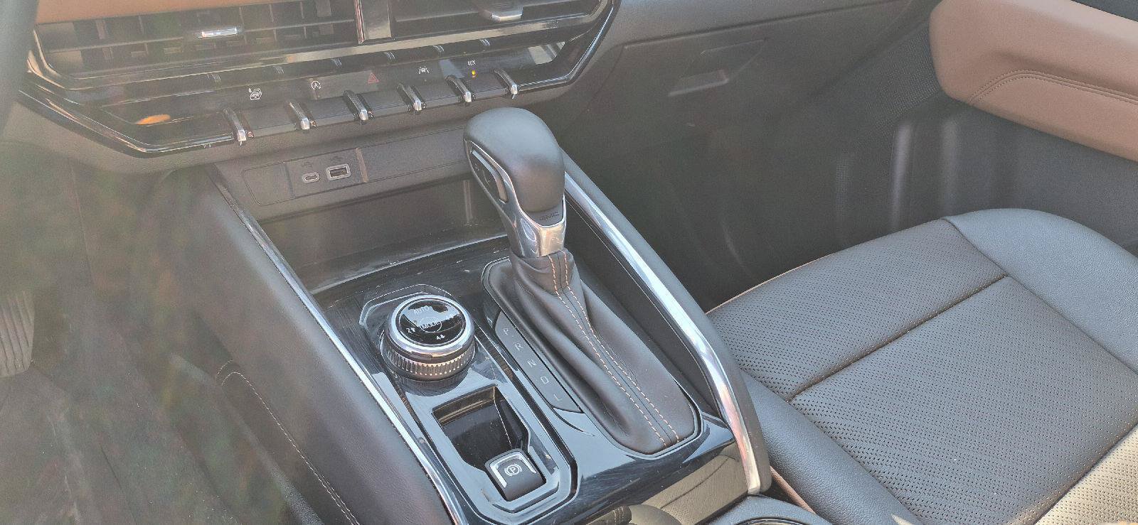 Used 2024 GMC Canyon AT4 w/ AT4 Premium Package AWD/4WD image 10