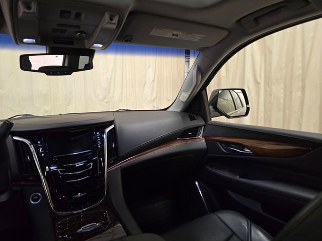 Used 2016 Cadillac Escalade Premium image 33
