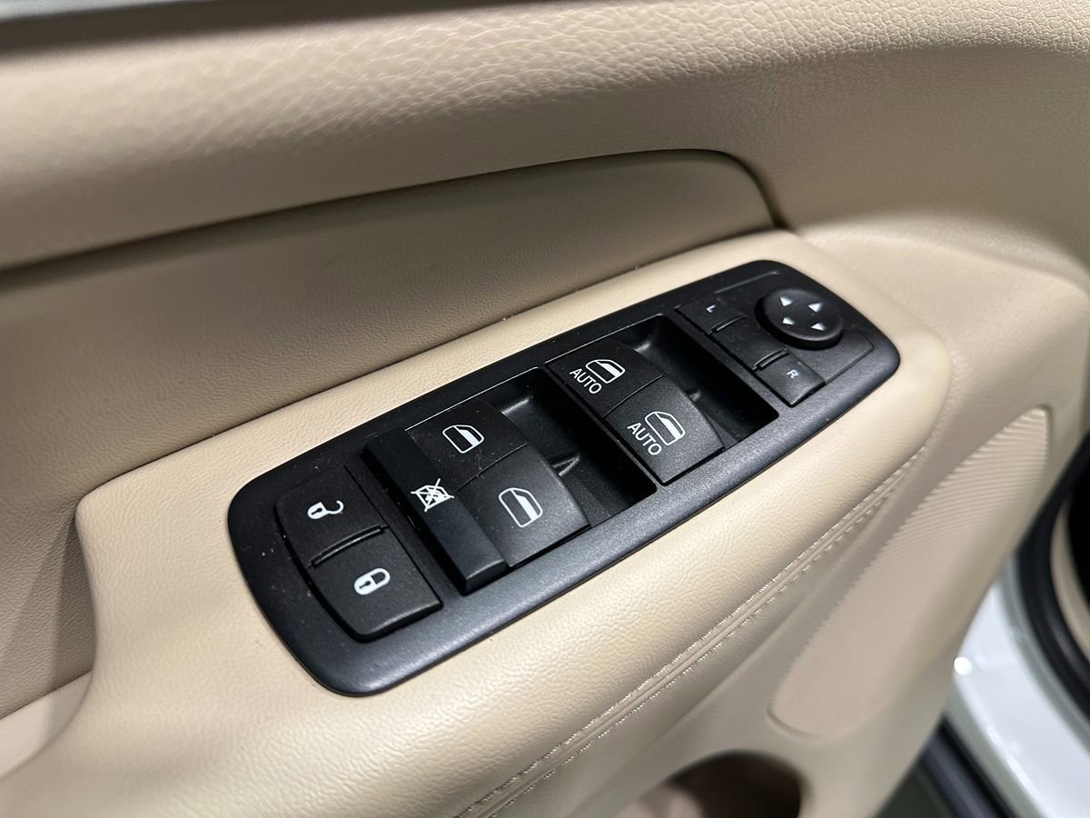 Used 2016 Jeep Grand Cherokee Limited AWD/4WD image 26