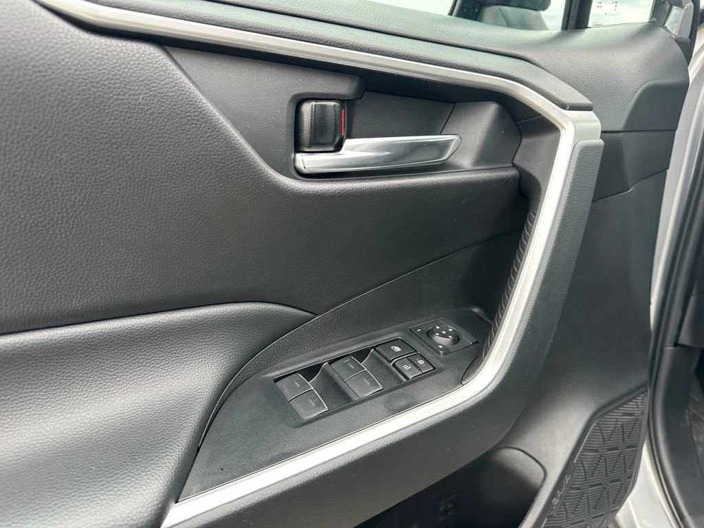 Used 2024 Toyota RAV4 XLE FWD image 22