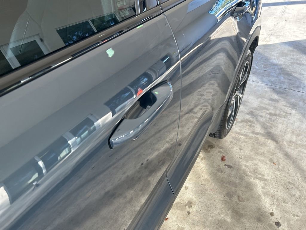 Used 2022 Volvo XC40 T5 R-Design w/ Advanced Package image 15