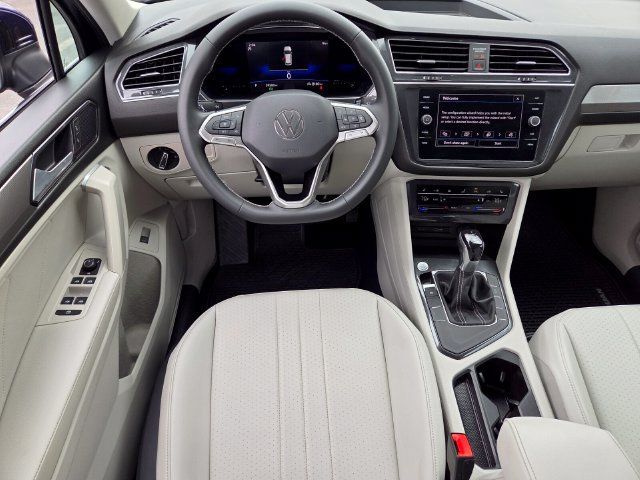 Used 2022 Volkswagen Tiguan SE FWD image 12